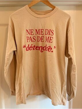 Beige Long Sleeve Graphic Tee with Red French Script